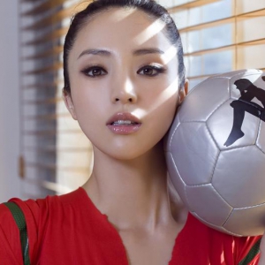 聪明男人不主动追女人，而是用这三招，让女人主动来找他